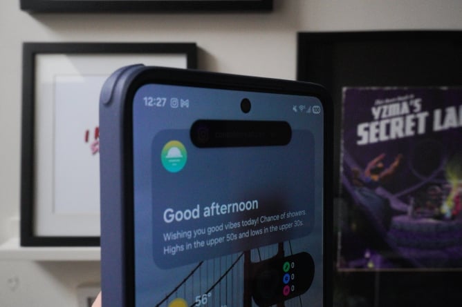 Galaxy S26 Ultra's notification bar can dim. Galaxy S26 Ultra's notification bar can dim.