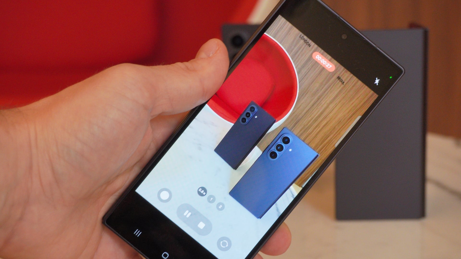 2 Galaxy Z Fold8 Ultra side by side demonstrating Horizontal Lock